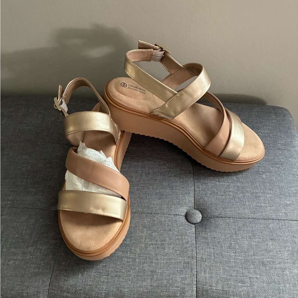 Gianni Bini Metallic Gold and Nude Platform Sandals BRAND NEW 8.5 women